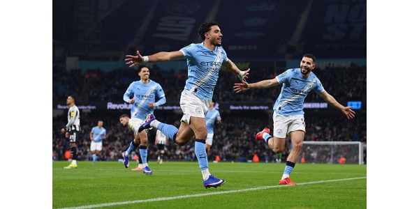 Pep Guardiola teki muutoksia Manchester Cityn avauskokoonpanoon Pep Guardiola teki muutoksia Manchester Cityn avauskokoonpanoon